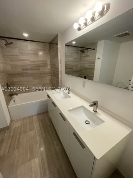 Apartment for rent at Brickell House Condo 1000