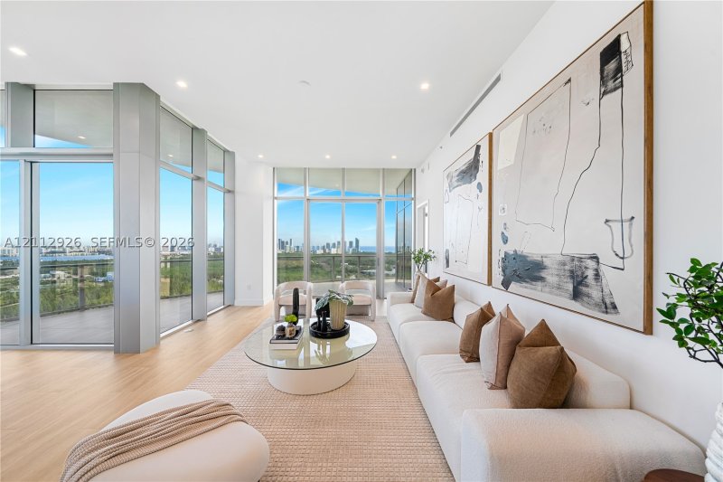 Condo for sale at One Park Tower by Turnberry 3211