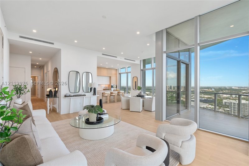 Condo for sale at One Park Tower by Turnberry 3211