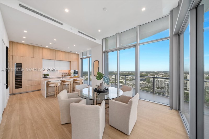Condo for sale at One Park Tower by Turnberry 3211
