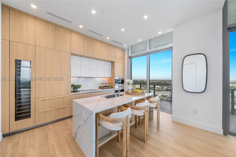 Condo for sale at One Park Tower by Turnberry 3211