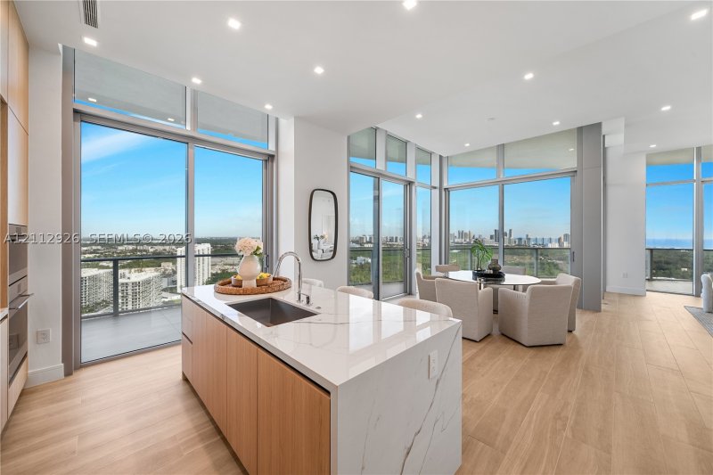 Condo for sale at One Park Tower by Turnberry 3211