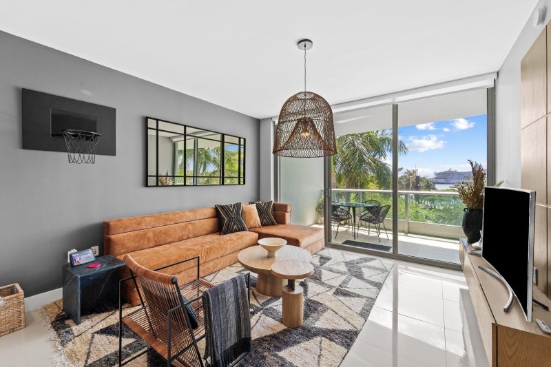 Condo for sale at 900 Biscayne 403