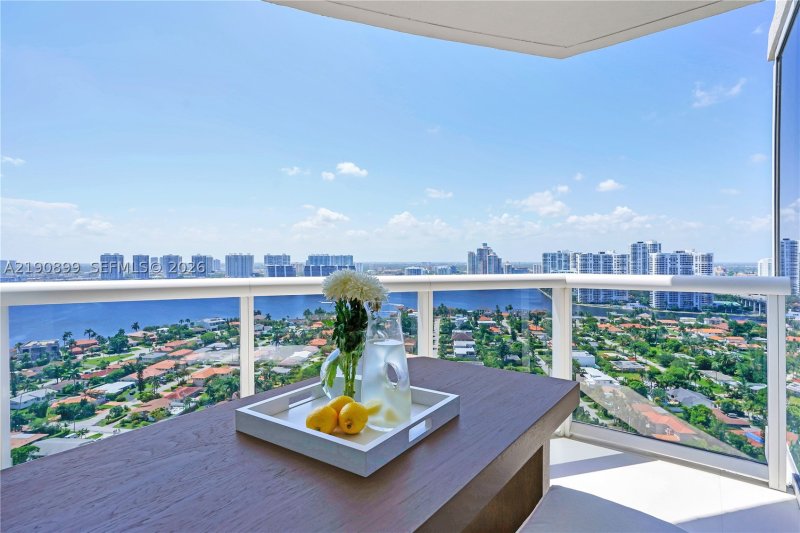 Comprar apartamento no Ocean Three 2705