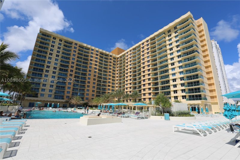 Apartment for rent at The Wave Condo 1617 (AVAILA