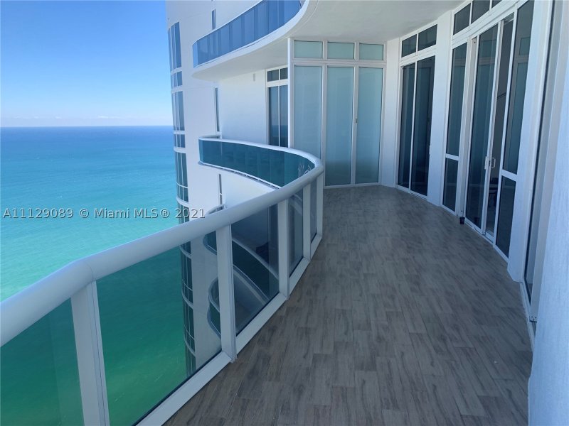 Apartment for rent at Trump Tower Three 4203