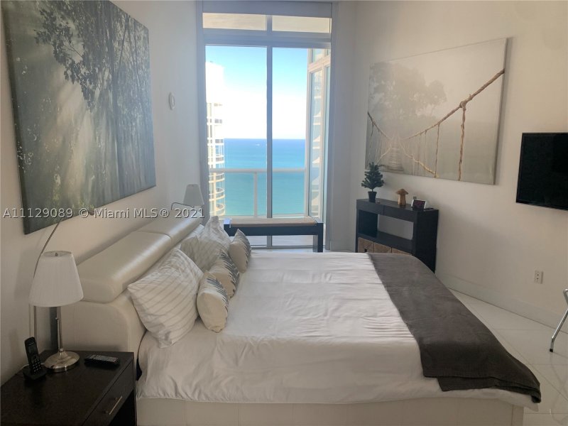 Apartment for rent at Trump Tower Three 4203