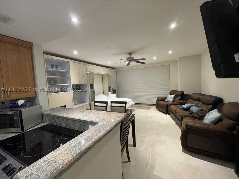 Apartment for rent at Alexander Towers 108