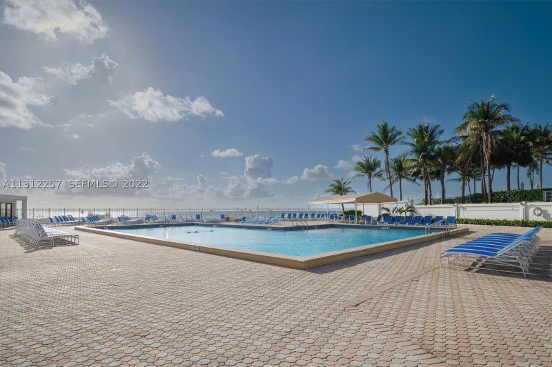Apartment for rent at Alexander Towers 108