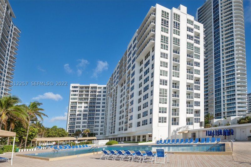 Apartment for rent at Alexander Towers 108
