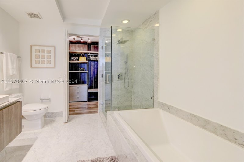 Condo for sale at SLS Lux Brickell 3009