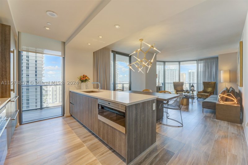 Condo for sale at SLS Lux Brickell 3009