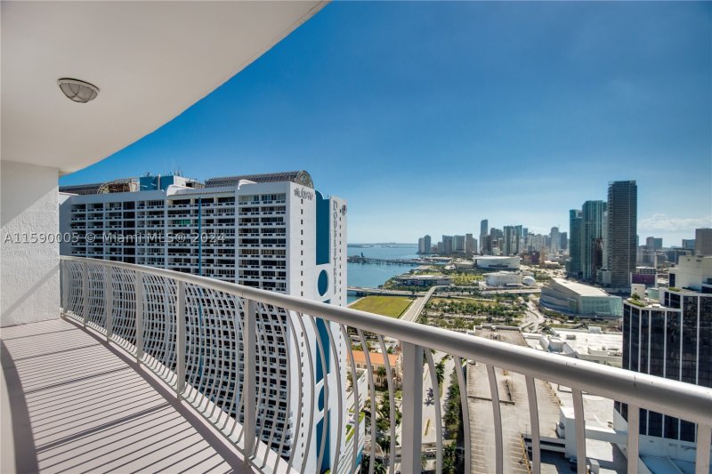 Aluguel de apartamento no Opera Tower 3512