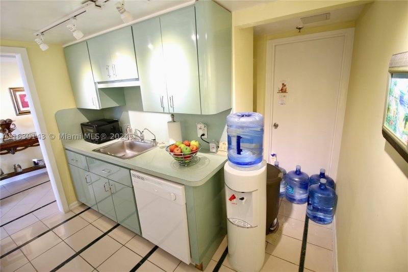 Condo for sale at King Cole 319