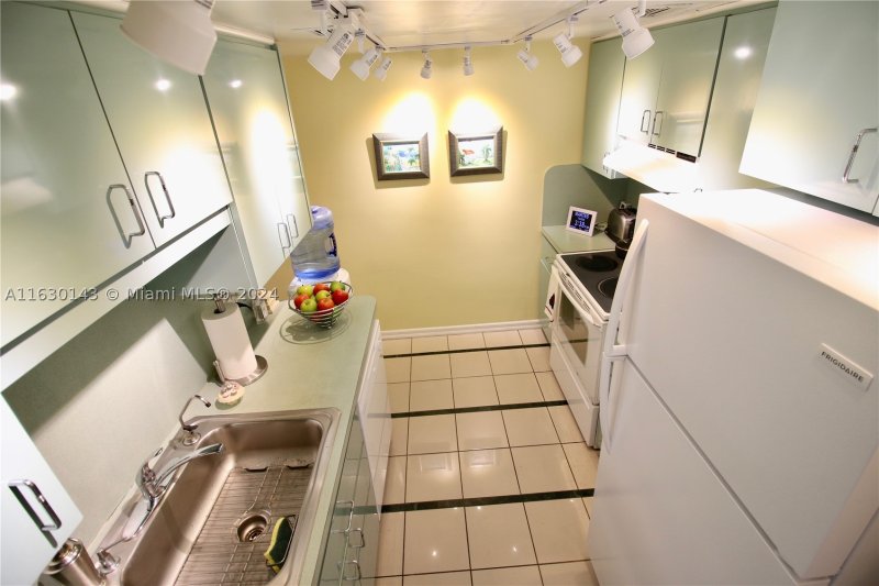 Condo for sale at King Cole 319