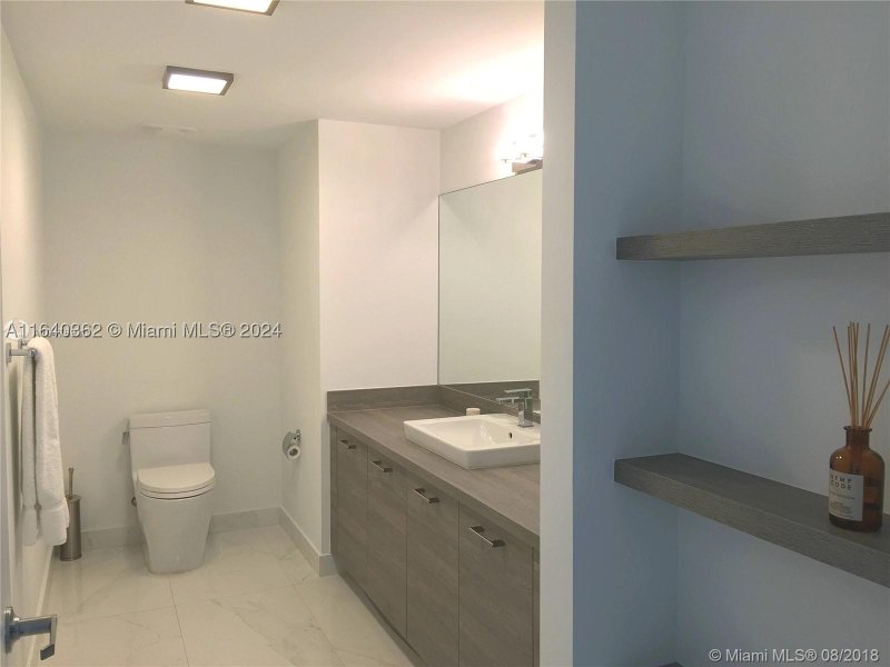 Condo for sale at 400 Sunny Isles 1019