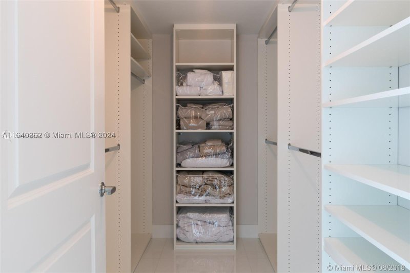 Condo for sale at 400 Sunny Isles 1019