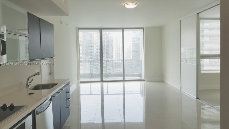 Condo for sale at The Ivy 3210
