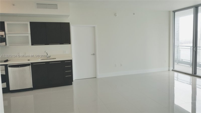 Condo for sale at The Ivy 3210