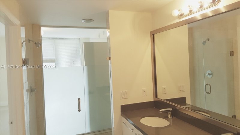 Condo for sale at The Ivy 3210