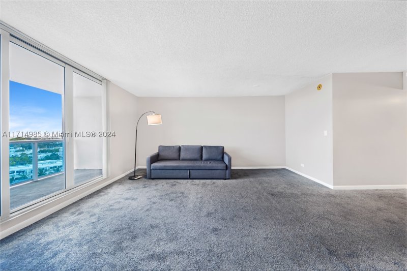Comprar apartamento en Roney Palace 1030