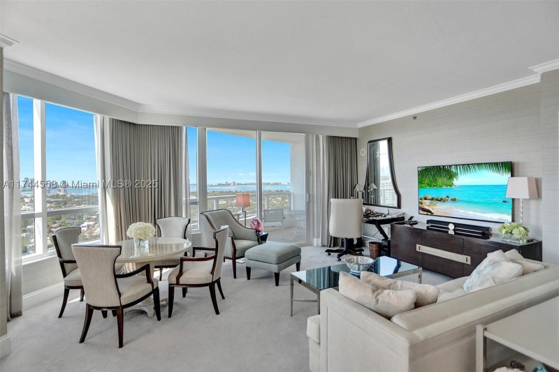 Comprar apartamento en Fontainebleau II 2114/2116