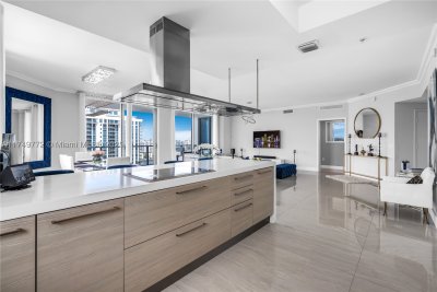 Comprar apartamento en Marina Palms Yacht Club 2001
