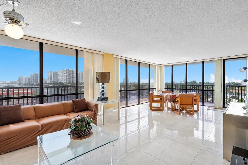 Condo for sale at Avant Garde 710