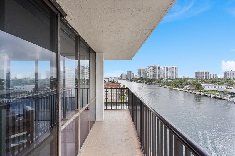 Condo for sale at Avant Garde 710