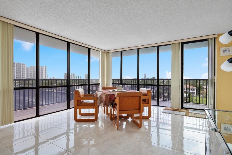 Condo for sale at Avant Garde 710