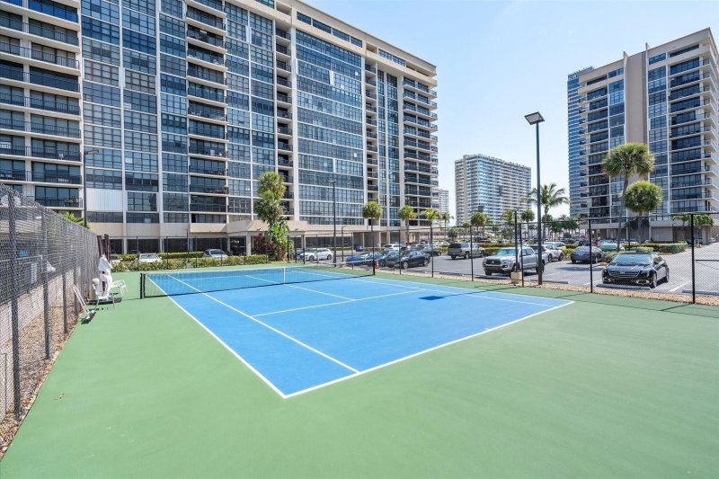 Condo for sale at Avant Garde 710