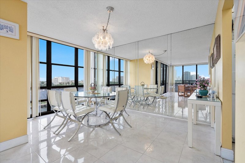 Condo for sale at Avant Garde 710