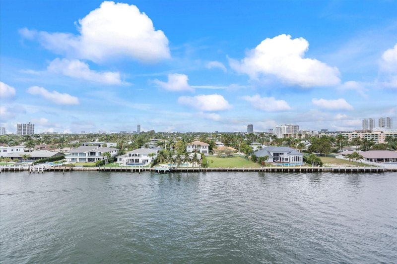 Condo for sale at Avant Garde 710