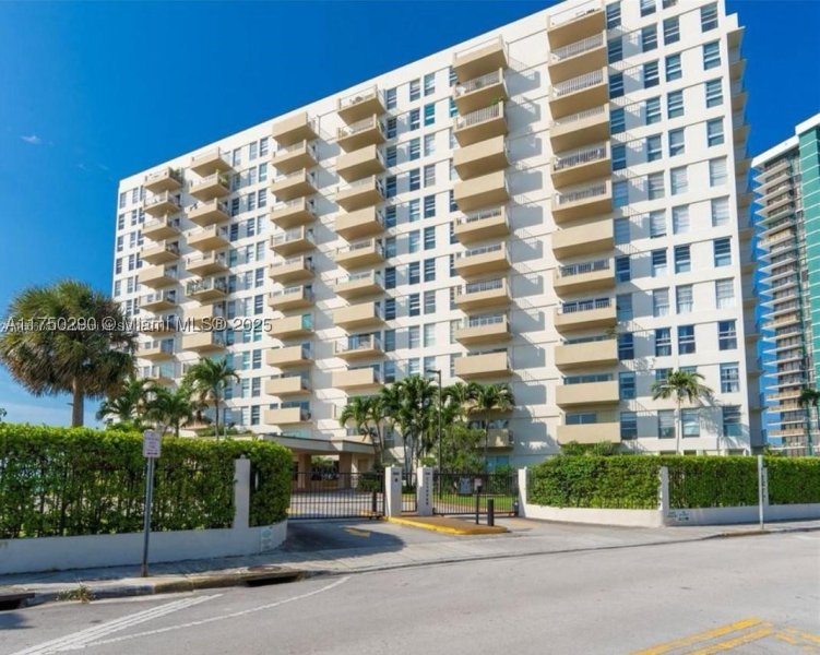 Condo for sale at Clipper 12R