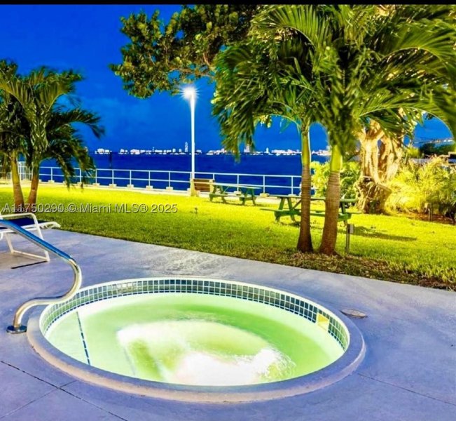 Condo for sale at Clipper 12R