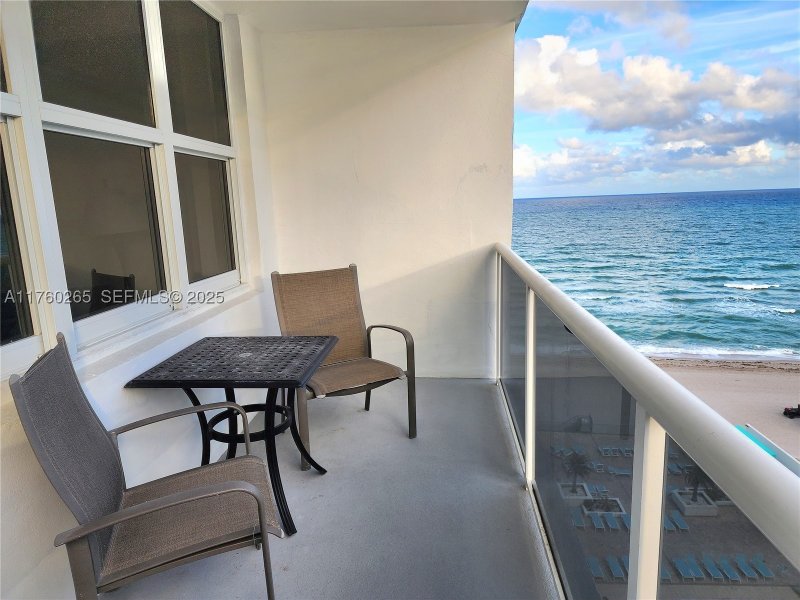 Apartment for rent at Sea Air Towers 1008