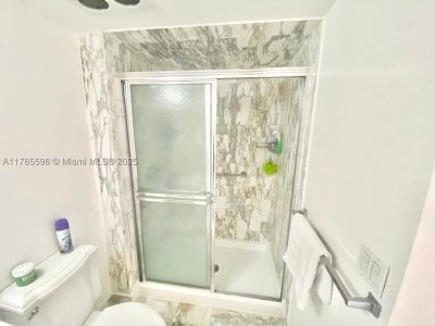 Comprar apartamento no Balmoral Condo 8M