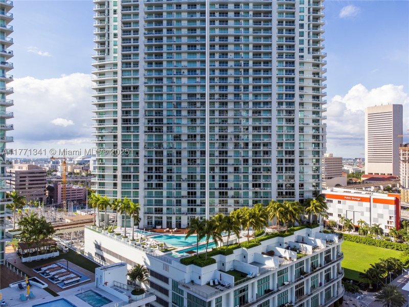 Condo for sale at The Ivy 4103