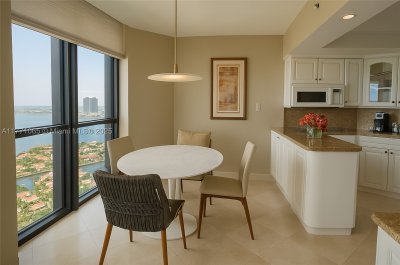 Comprar apartamento no 2000 Williams Island 3009