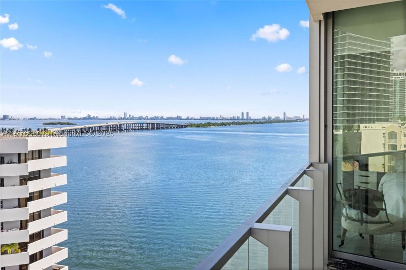Comprar apartamento en Biscayne Beach 901