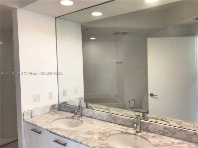 Comprar apartamento no 500 Brickell West Tower 1610