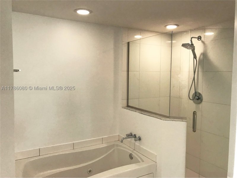 Condo for sale at 500 Brickell West Tower 1610