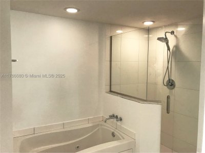 Comprar apartamento no 500 Brickell West Tower 1610