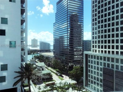 Comprar apartamento no 500 Brickell West Tower 1610