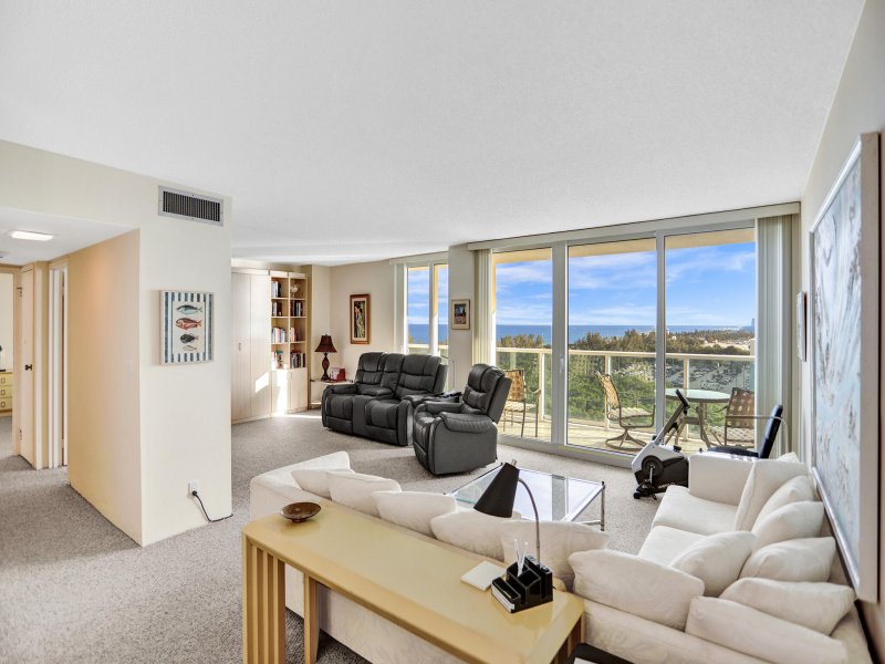 Condo for sale at Arlen House 1125