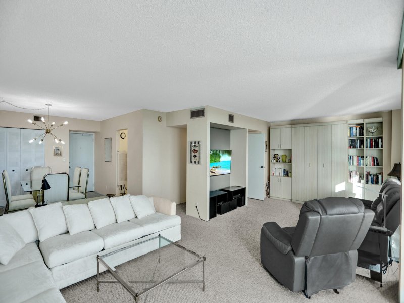 Condo for sale at Arlen House 1125
