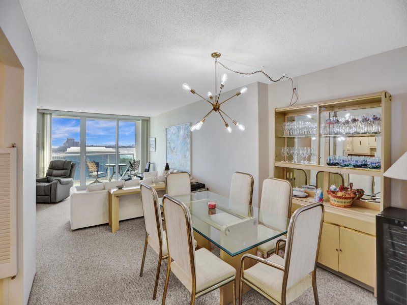 Condo for sale at Arlen House 1125