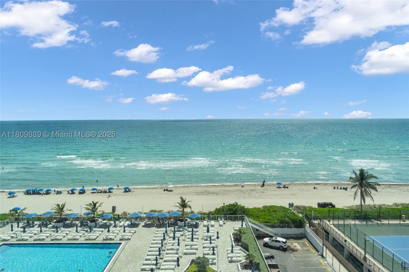 Condo for sale at La Mer Estates 1004