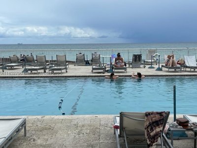 Comprar apartamento no Aventura Beach Club 717