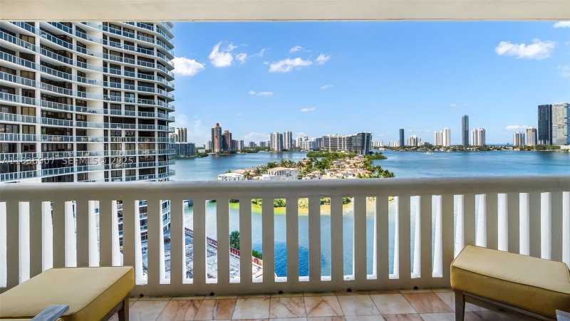 Condo for sale at 3000 Williams Island 1103